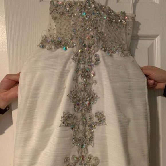 White Mermaid Style Dress - Picture 4 of 4